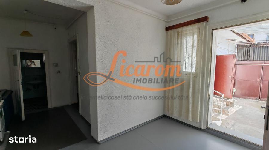 Casă cu 3 camere semidecomandat cu Teren 139 Mp în Blumăna