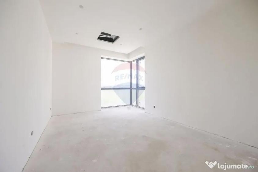 Casă cu 5 camere cu Teren 347 Mp în Borhanci