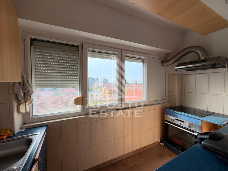 Apartament cu 2 camere semidecomandat, mobilat în Torontalului