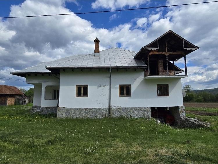 Casă cu 4 camere în Pociovaliștea