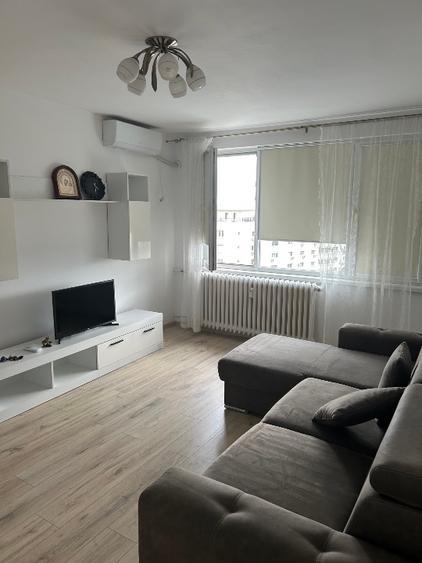 Apartament cu 3 camere semidecomandat în Doamna Ghica