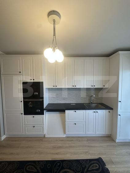 Apartament cu 3 camere semidecomandat, mobilat în Independenței