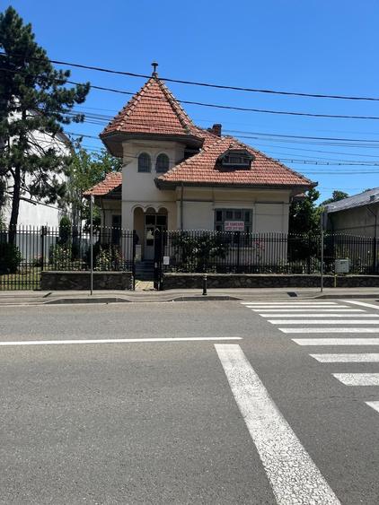 Casă cu 4 camere în Exterior Vest