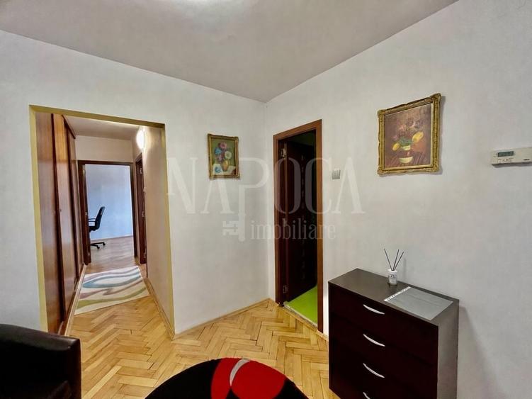 Apartament cu 3 camere semidecomandat în Plopilor