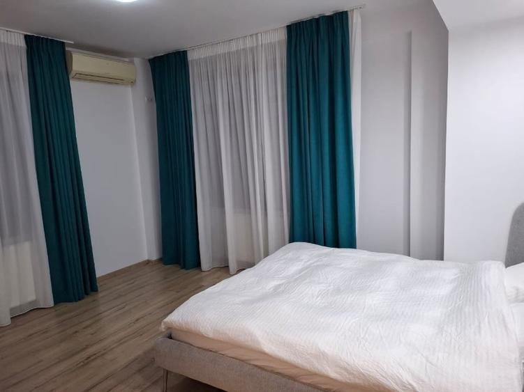Apartament cu 3 camere decomandat, mobilat în Central