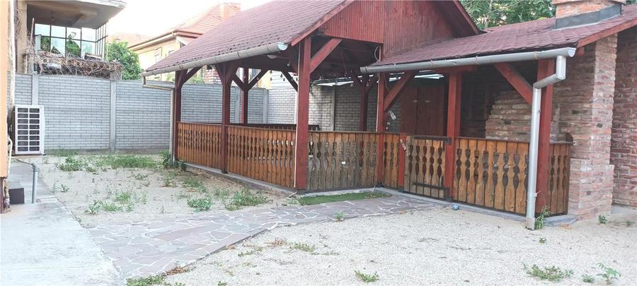Casă individuală cu 6 camere cu Canalizare în Complex Studențesc