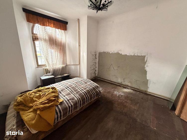 Casă cu 7 camere decomandat cu Teren 391 Mp în Băneasa