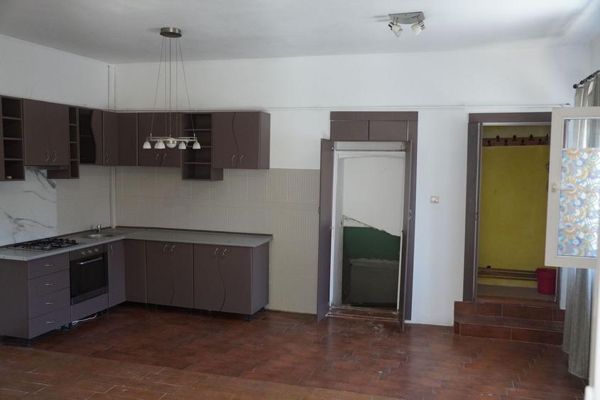 Casă individuală cu 7 camere cu Canalizare în Grozăvești