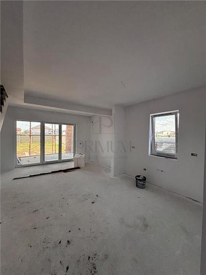 Duplex cu 5 camere cu Canalizare în Moșnița Nouă