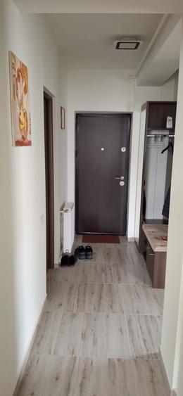 Apartament cu 3 camere semidecomandat, mobilat în Florești