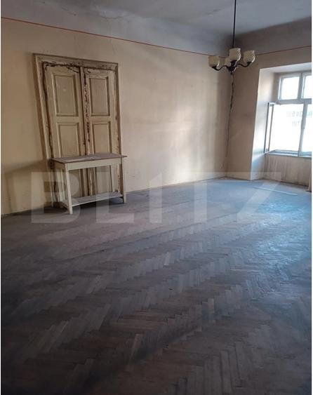 Birou, de 74 mp, în Central
