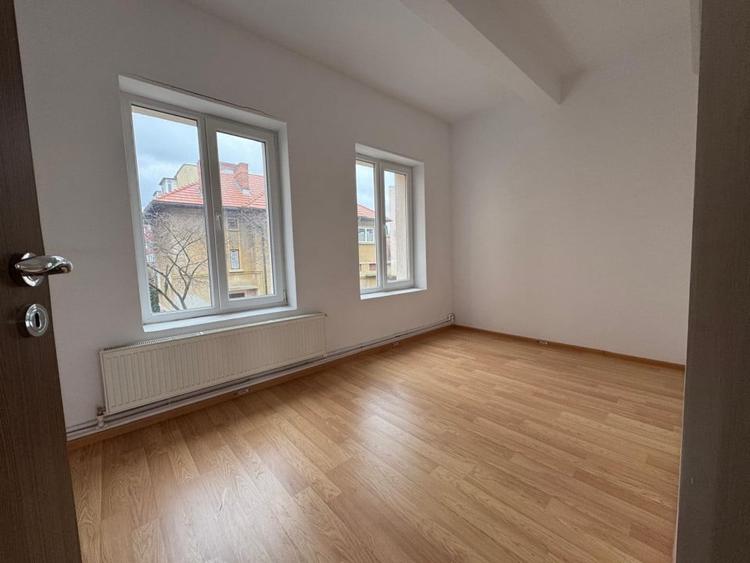 Spațiu comercial, de 900 mp, în Tractorul