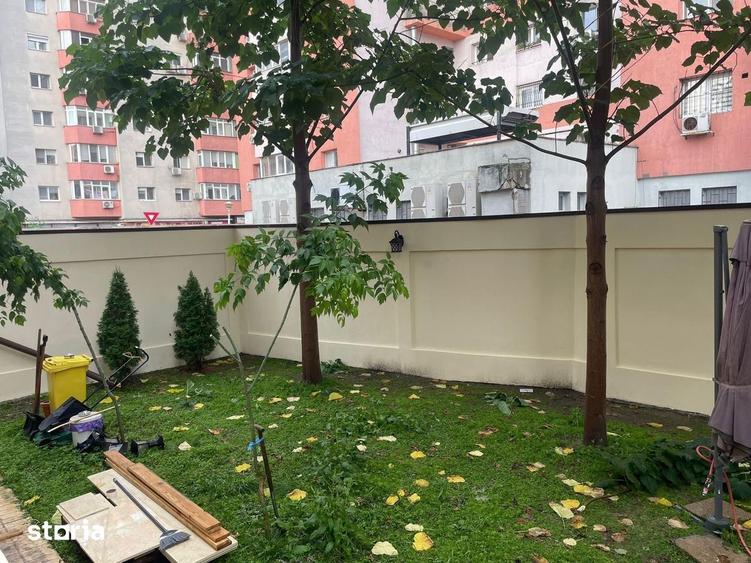 Casă cu 8 camere cu Teren 455 Mp în Central