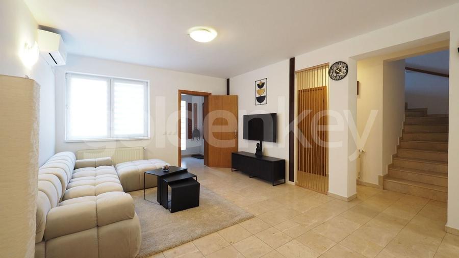 Duplex cu 5 camere cu Canalizare în Iancu Nicolae