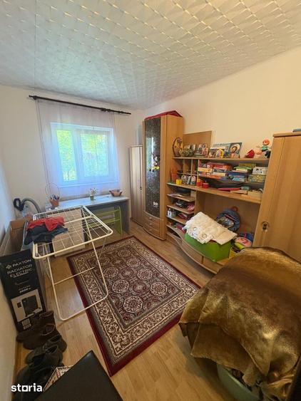 Apartament cu 3 camere semidecomandat în Tătărași