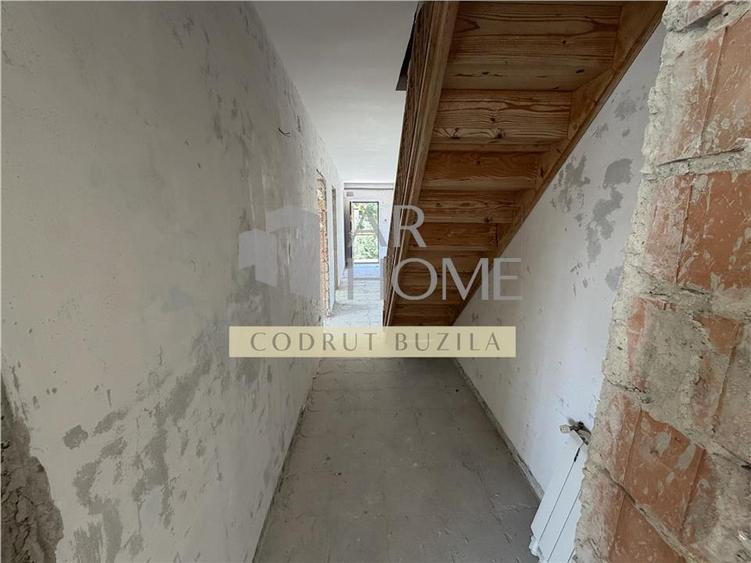 Casă cu 3 camere cu Teren 200 Mp în Central