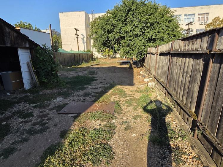 Casă cu 2 camere semidecomandat cu Teren 400 Mp în Gheorgheni