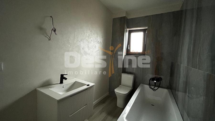 Apartament cu 3 camere decomandat în Rediu