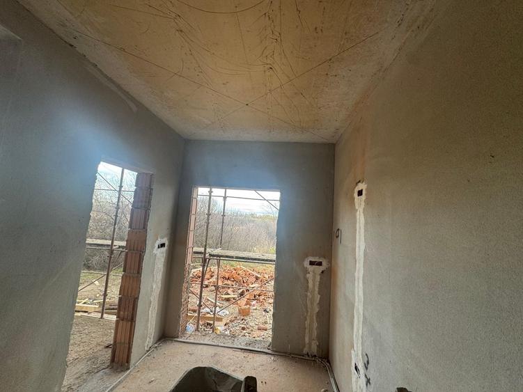 Apartament cu 2 camere decomandat în Bucovăț (Remetea Mare)