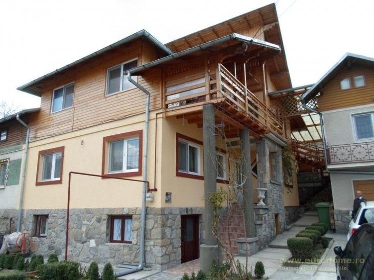 Duplex cu 7 camere cu Canalizare în Central