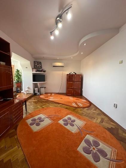 Apartament cu 3 camere decomandat, mobilat în Central