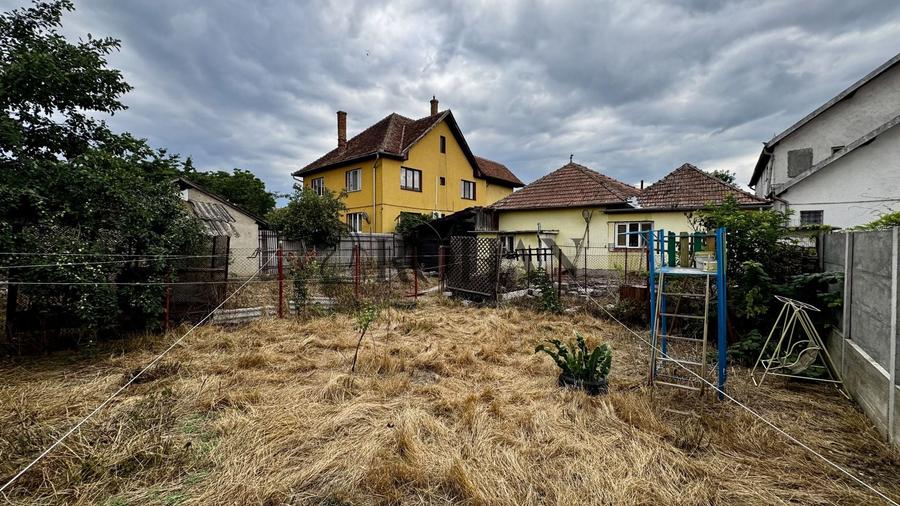 Casă individuală cu 3 camere cu Canalizare în Central