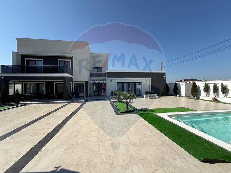 Casă individuală cu 4 camere cu Piscina în Central