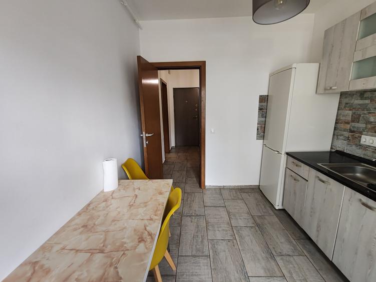 Apartament 2 camere liber la vanzare zona Coresi - 7