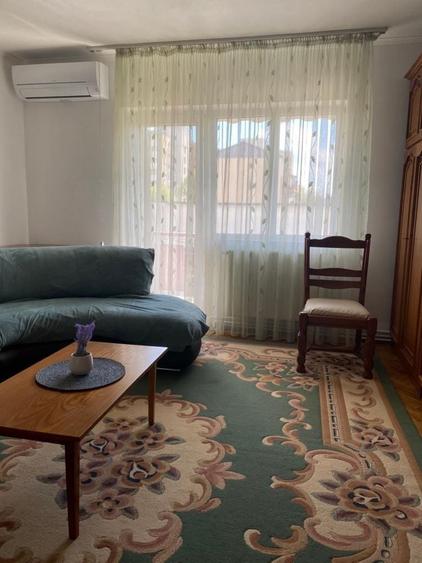 Apartament cu 4 camere decomandat în Micro 16