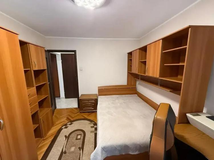 Apartament cu 3 camere decomandat, mobilat în Sebastian