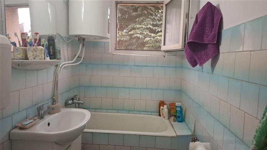 Apartament cu 3 camere decomandat în Sud