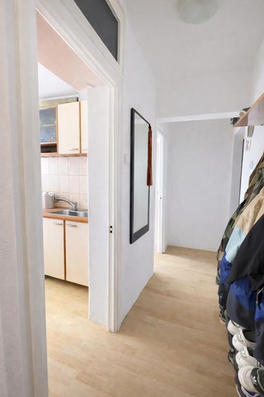 Apartament cu 3 camere semidecomandat, mobilat în P-ța Reșița