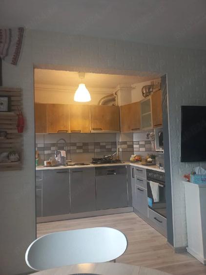Apartament cu 3 camere decomandat în Exterior Vest