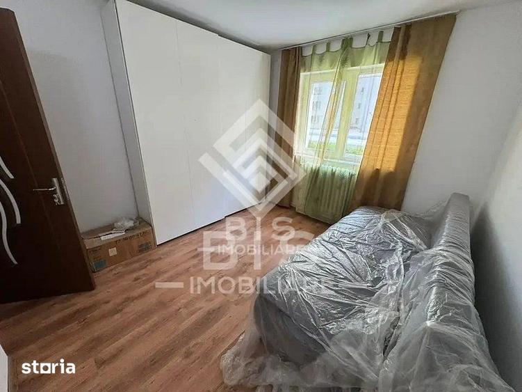Apartament cu 3 camere semidecomandat în Nord