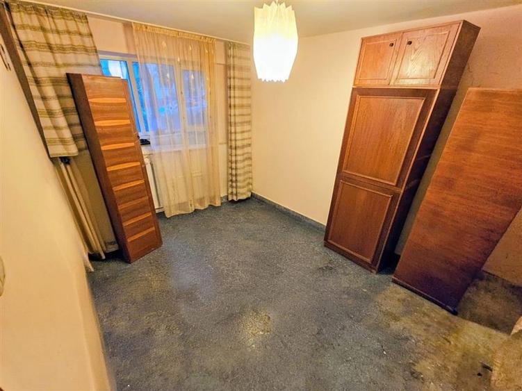 Apartament cu 3 camere decomandat în Viziru 3