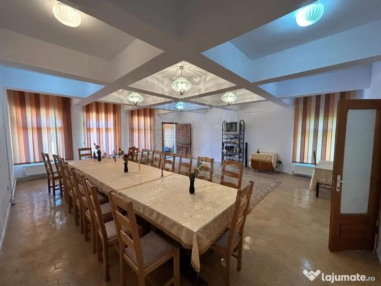 Casă cu 9 camere cu Teren 512 Mp în Boldești