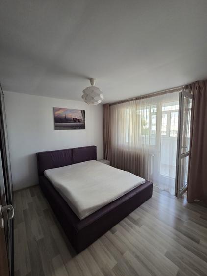 Apartament cu 3 camere decomandat în Titan