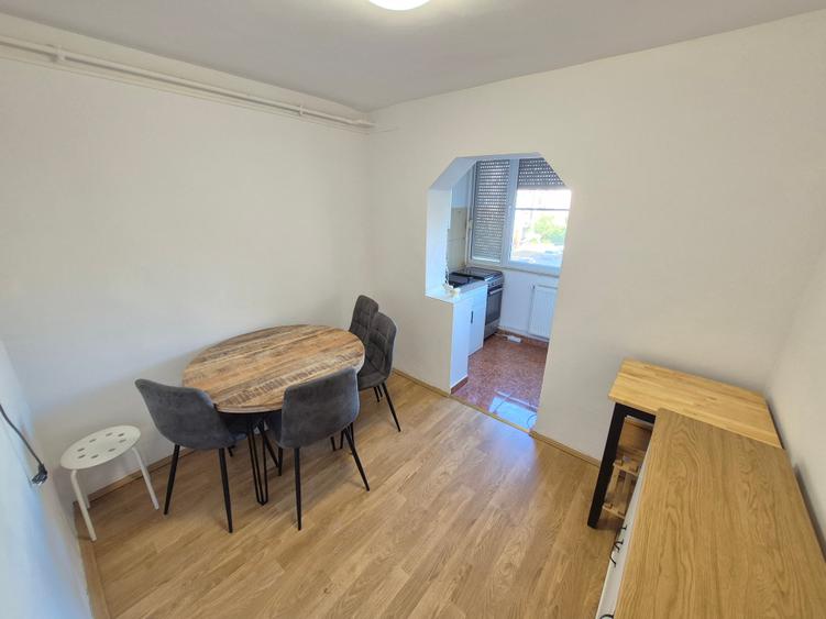 Apartament cu 3 camere decomandat în Spitalul Județean