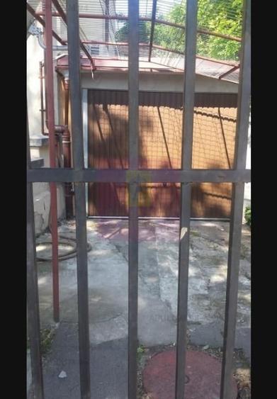 Casă cu 5 camere cu Teren 220 Mp în Drumul Sării