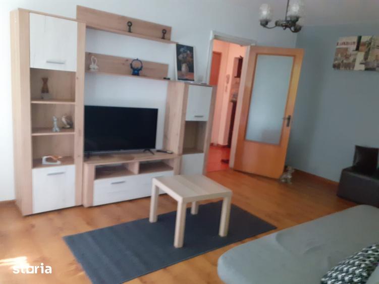 Apartament cu 2 camere semidecomandat în Tei