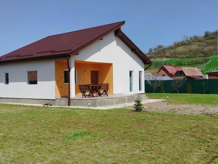 Casă cu 2 camere cu Teren 840 Mp în Ceuaș