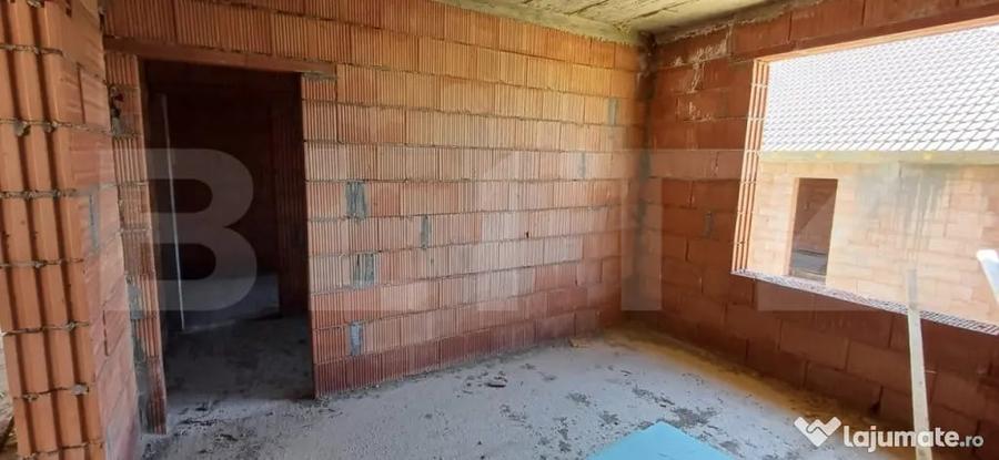 Casă cu 3 camere cu Teren 500 Mp în Central