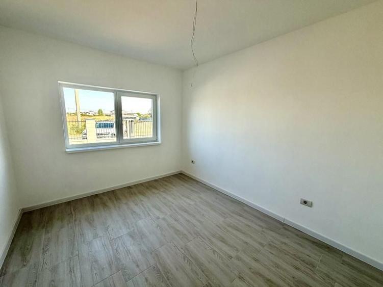 Duplex cu 3 camere cu Canalizare în Moșnița Veche