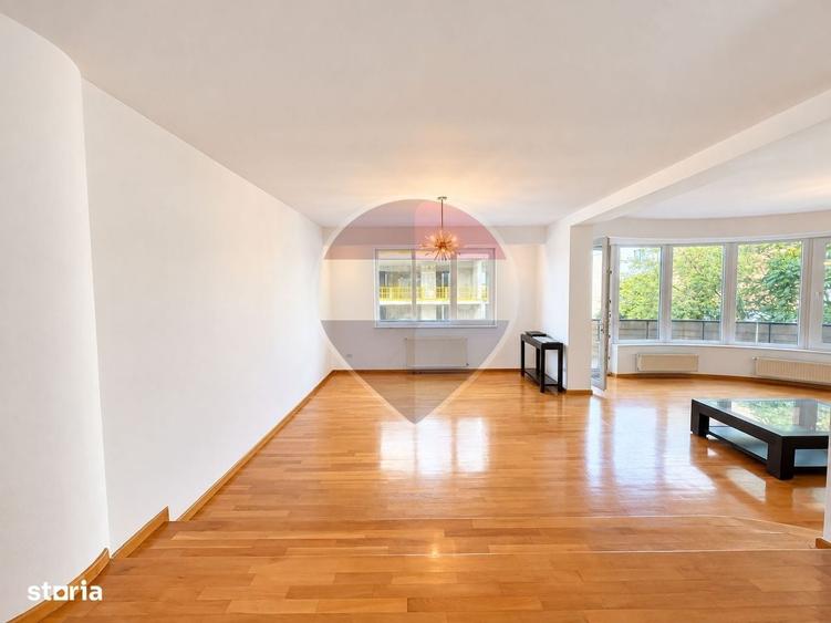 Apartament cu 4 camere în Central