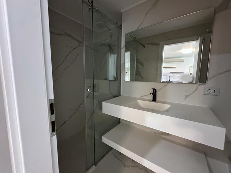 Apartament cu 3 camere semidecomandat în Zorilor