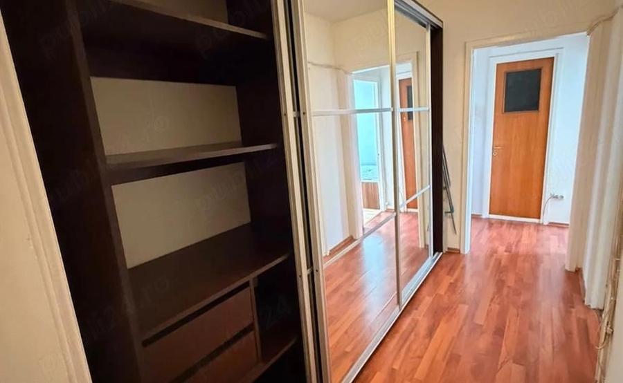 Apartament cu 3 camere decomandat în Dristor