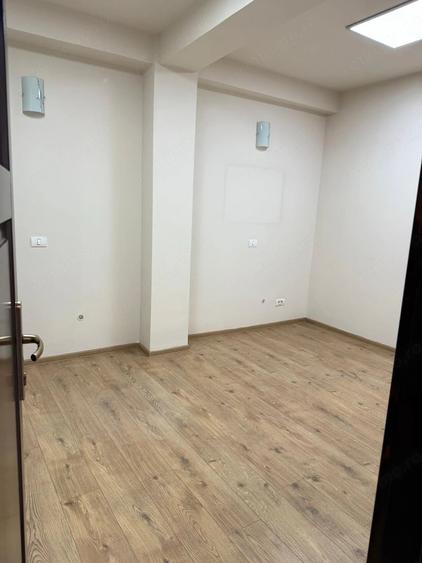 Spațiu comercial, de 16 mp, în P-ța Unirii