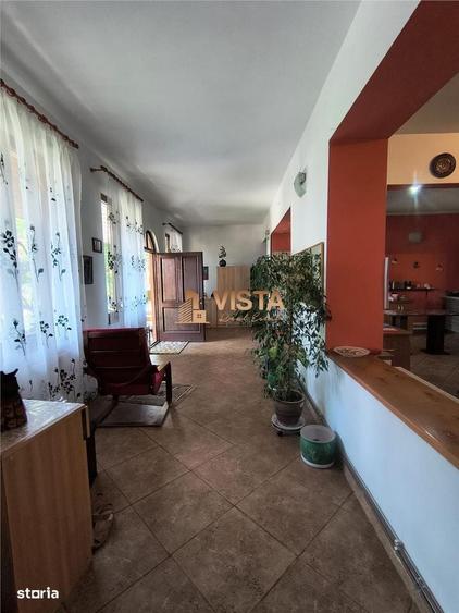 Casă cu 4 camere decomandat cu Teren 2300 Mp în Central