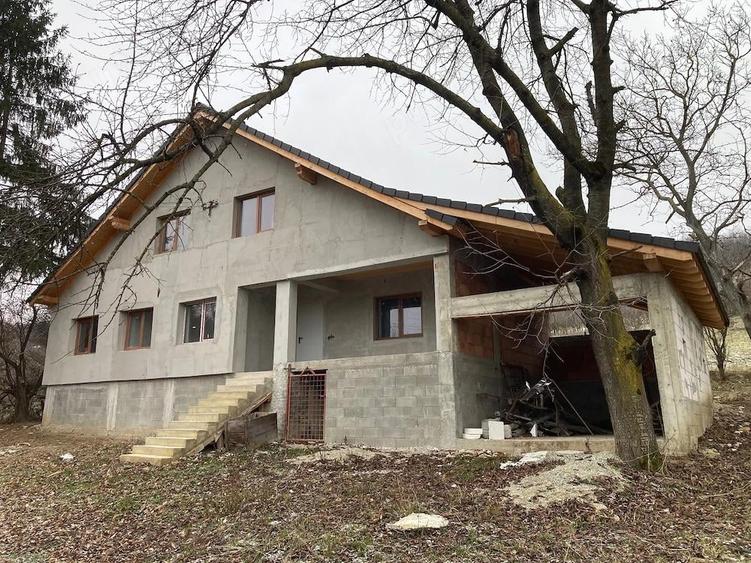 Casă cu Teren 1000 Mp în Veseud (Slimnic)