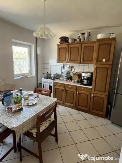 Casă cu 10 camere cu Teren 625 Mp în Păușești